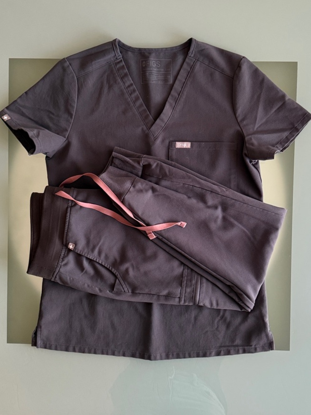 Figs Charcoal Women's Scrub Set
